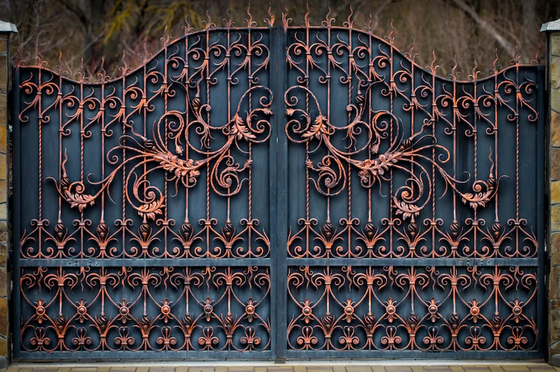 Cat Pagar Rumah Kombinasi Warna Hijau dan Emas