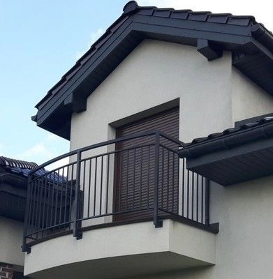 Pagar Balkon Minimalis Kayu Tertutup