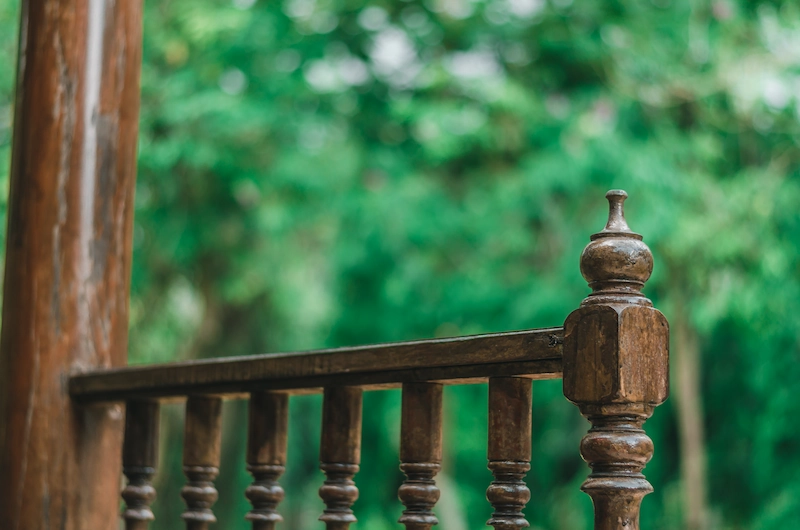 Pagar Balkon Minimalis Logam Kayu