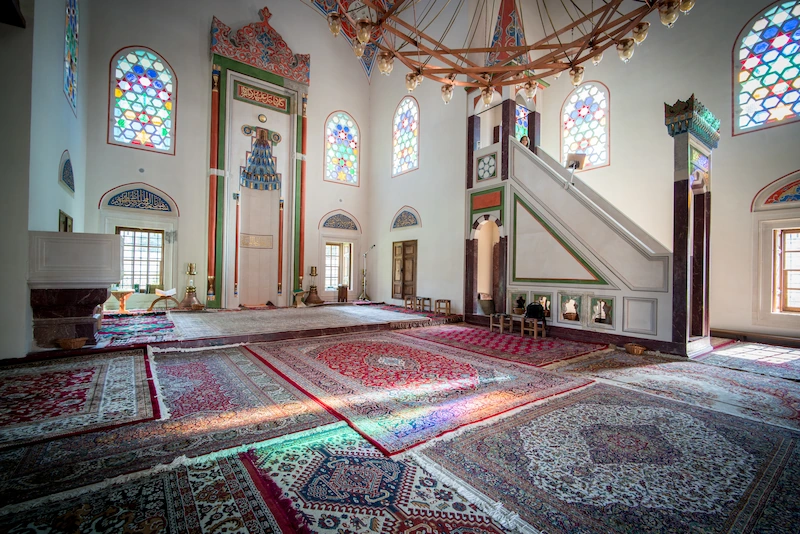 Mushola dengan Ruang yang Luas