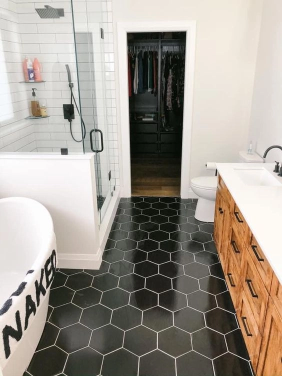 Lantai Hexagonal dan Dinding Keramik Putih 