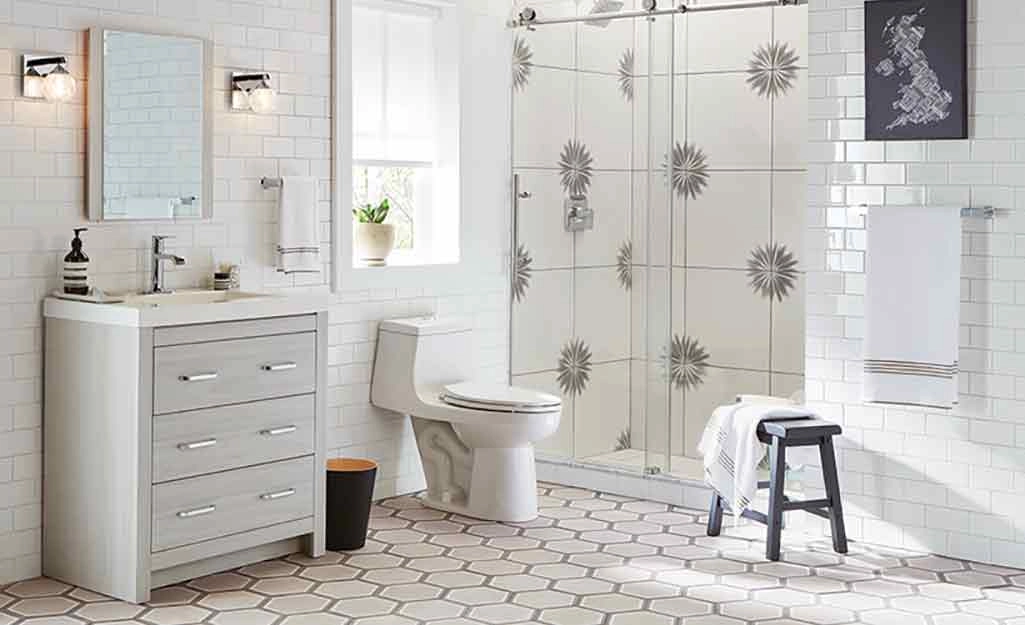 Lantai Keramik Putih dan Dinding Floral