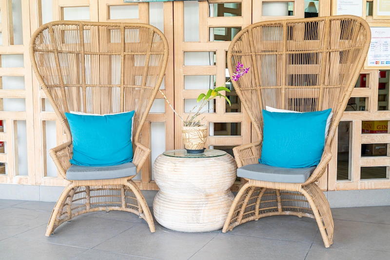 Teras dengan Kursi Anyaman